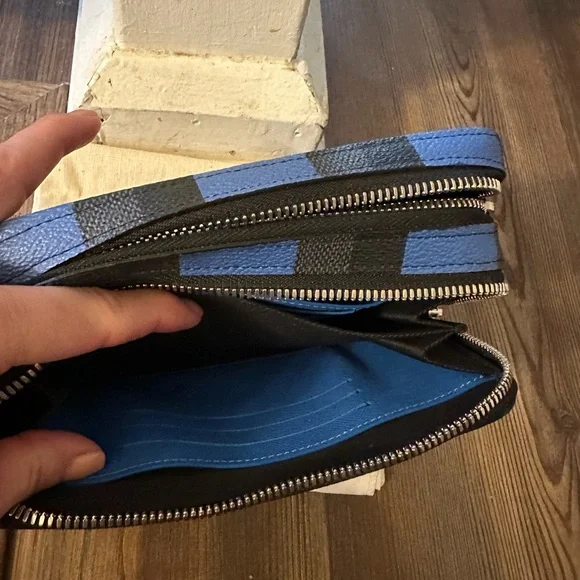 Louis Vuitton Blue and Black Limited Edition Crossbody/Shoulder Bag - Picture 2 of 11